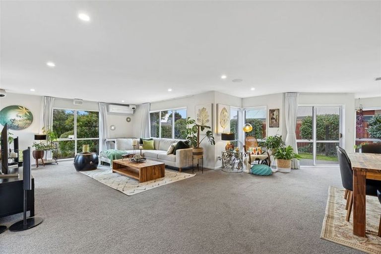 Photo of property in 8 Thornlea Place, Halswell, Christchurch, 8025