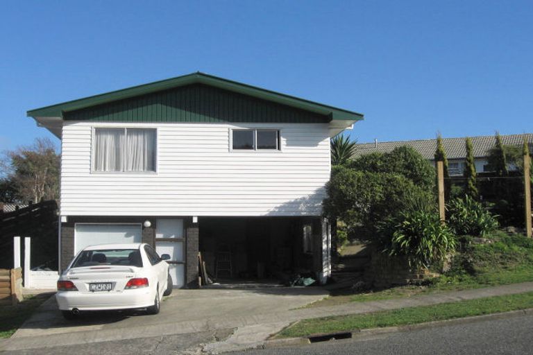 Photo of property in 25 Gloaming Hill, Titahi Bay, Porirua, 5022