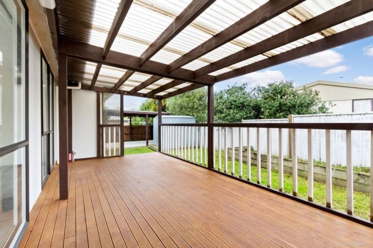 Photo of property in 2/8 Cameron Place, Ranui, Auckland, 0612