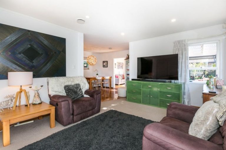Photo of property in 11 Surrey Street, Taradale, Napier, 4112