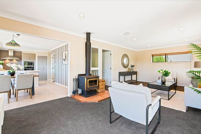 Photo of property in 99 John Downs Drive, Browns Bay, Auckland, 0630