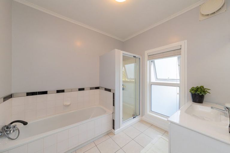 Photo of property in 6 Polson Hill Drive, Aokautere, Palmerston North, 4471