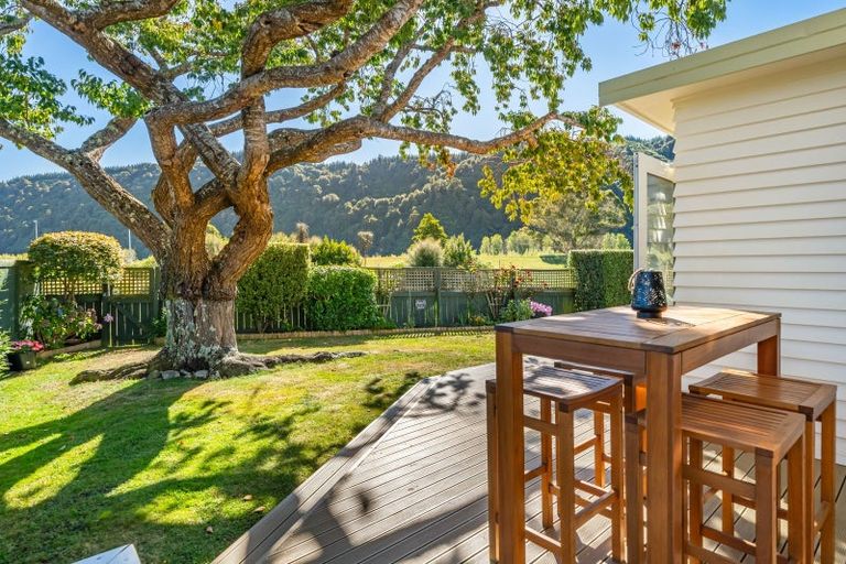 Photo of property in 7 Moehau Grove, Trentham, Upper Hutt, 5018