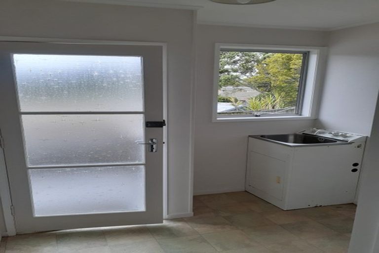 Photo of property in 4 Tahu Crescent, Sunnynook, Auckland, 0620