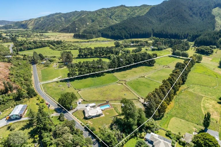 Photo of property in 1090 Coast Road, Wainuiomata Coast, Wainuiomata, 5373
