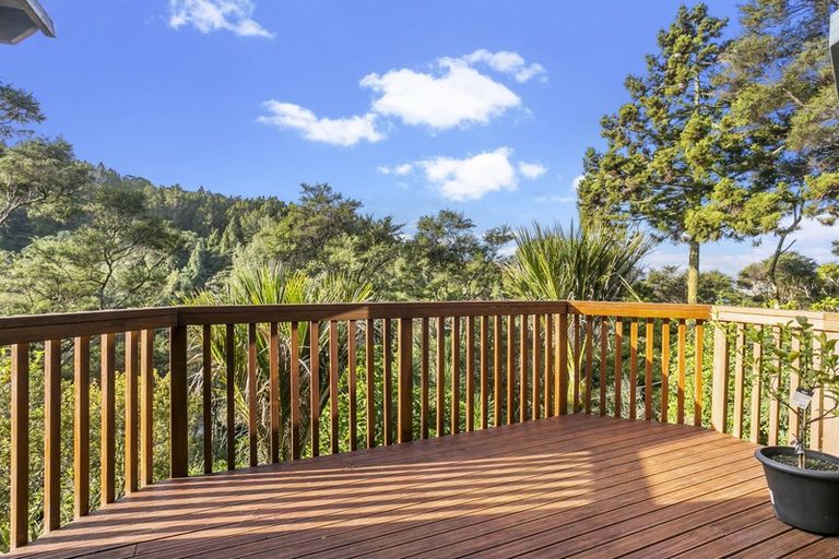 Photo of property in 30 Wood Bay Road, Titirangi, Auckland, 0604
