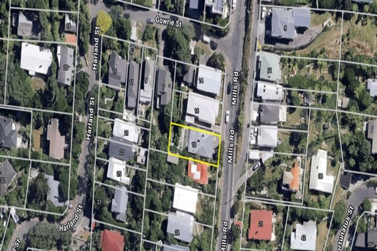 Photo of property in 18 Mills Road, Brooklyn, Wellington, 6021