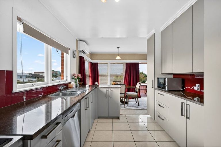 Photo of property in 1/2 Tye Road, Hillcrest, Auckland, 0627