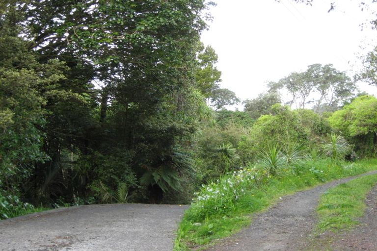 Photo of property in 29 Raroa Terrace, Waiatarua, Auckland, 0604