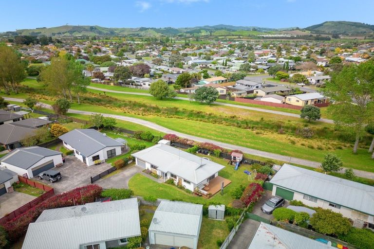 Photo of property in 6 Barbara Grove, Papamoa Beach, Papamoa, 3118