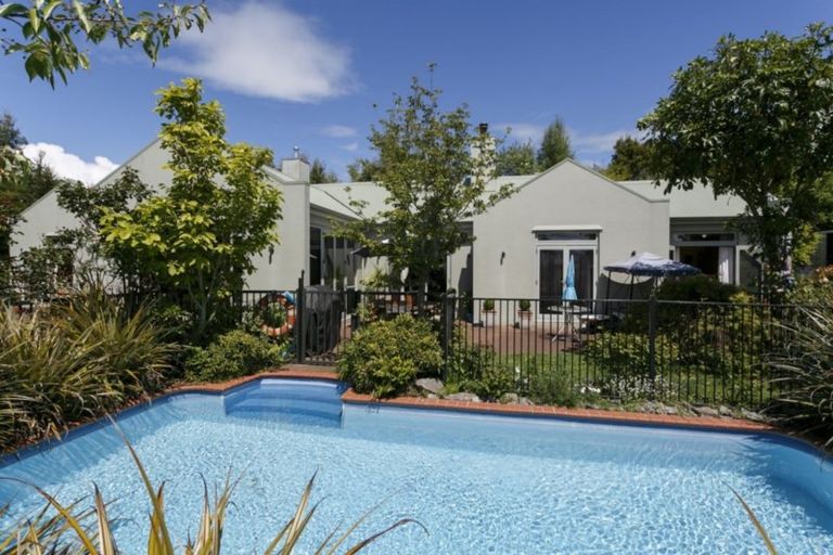 Photo of property in 11 Glen Mohr, Acacia Bay, Taupo, 3385