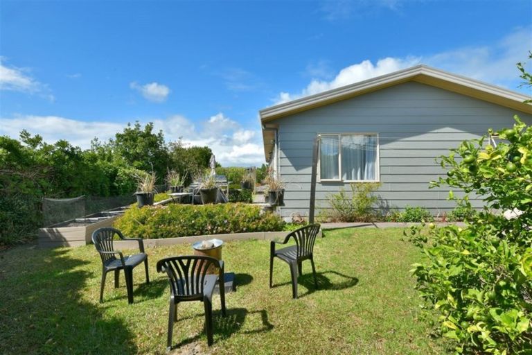 Photo of property in 1427 Whangaparaoa Road, Army Bay, Whangaparaoa, 0930