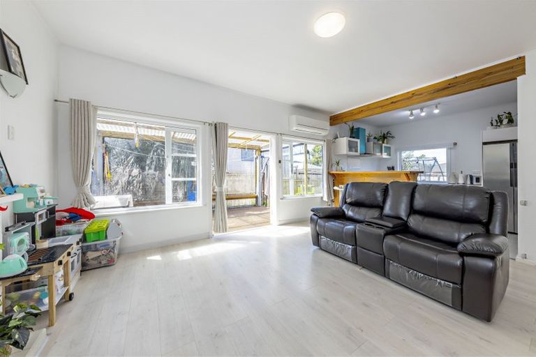 Photo of property in 2/15 Hill Road, Papatoetoe, Auckland, 2025