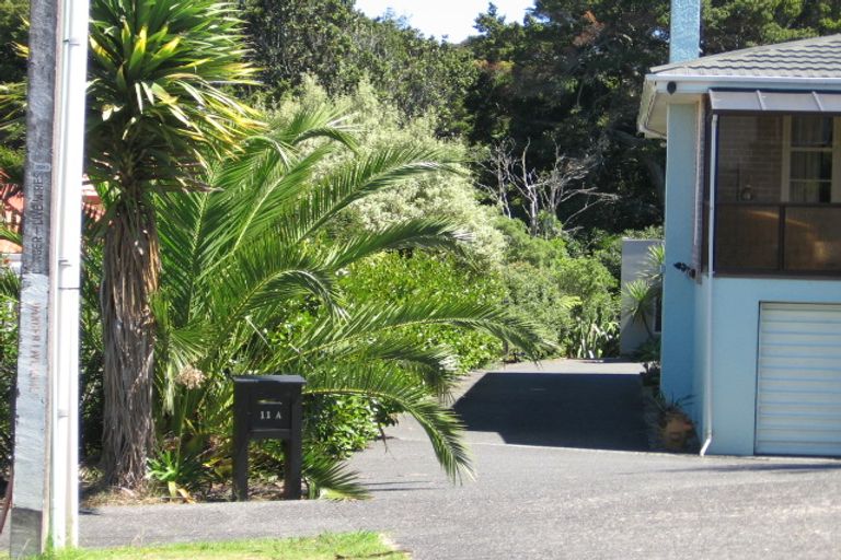 Photo of property in 11a Wernham Place, Northcote, Auckland, 0626