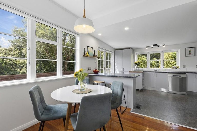 Photo of property in 55 Ranui Crescent, Khandallah, Wellington, 6035