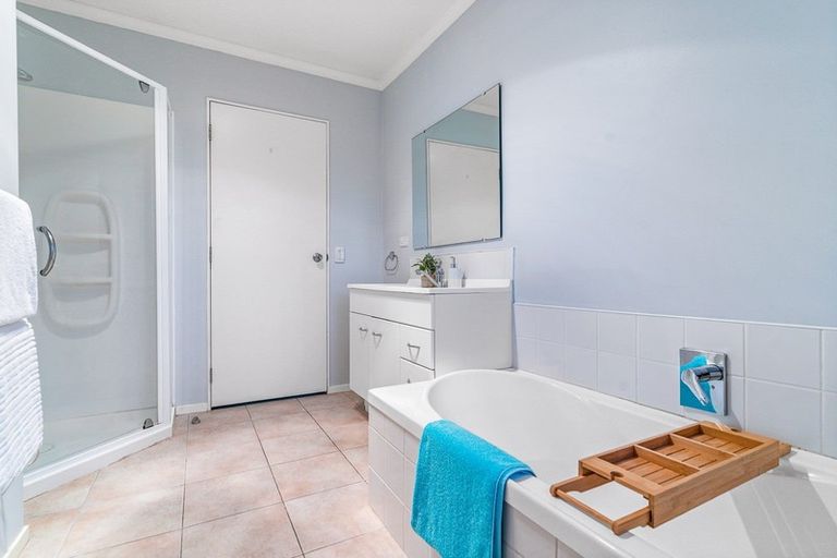 Photo of property in 12 Bokeen Lane, Flat Bush, Auckland, 2019