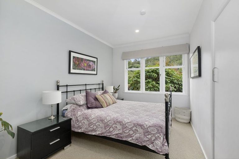 Photo of property in 124 Kamahi Street, Stokes Valley, Lower Hutt, 5019