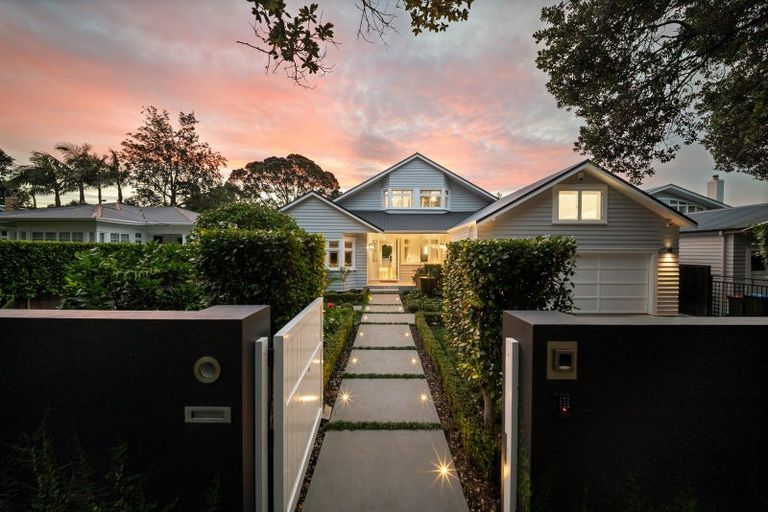 Photo of property in 39 Maungakiekie Avenue, Greenlane, Auckland, 1051