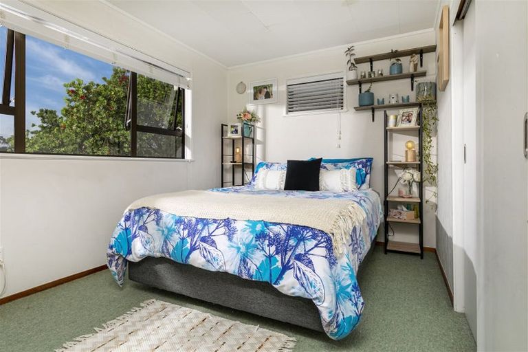 Photo of property in 45 Rosewarne Crescent, Glendene, Auckland, 0602