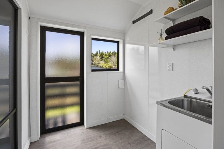 Photo of property in 1 Fairview Place, Westown, New Plymouth, 4310