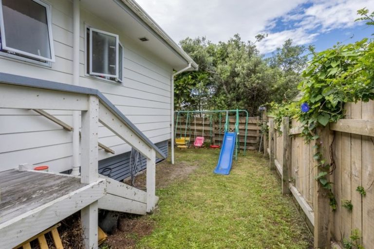 Photo of property in 18c Titoki Road, Waikanae Beach, Waikanae, 5036