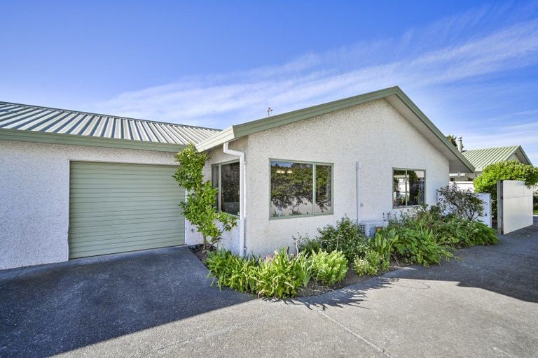 Photo of property in 2/239 Warwick Road, Mayfair, Hastings, 4122