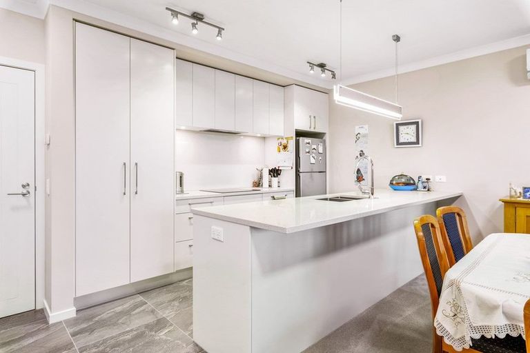 Photo of property in 80 Rewa Rewa Lane, Orewa, 0931