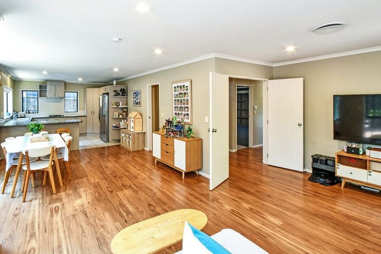 Photo of property in 11 Murrayfield Lane, Manurewa, Auckland, 2105