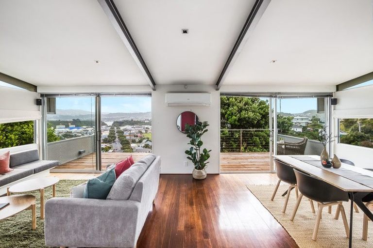 Photo of property in 124 Townsend Road, Miramar, Wellington, 6022