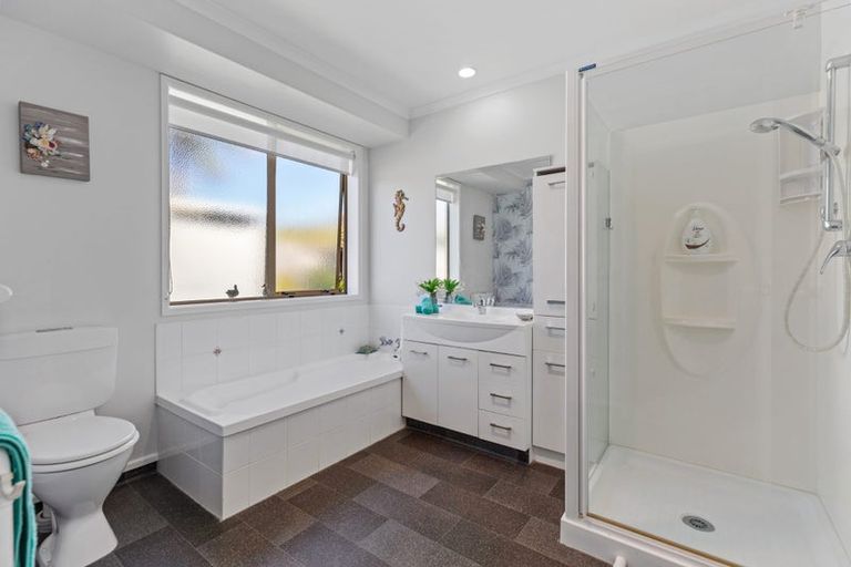 Photo of property in 20 Beachmere Place, Papamoa Beach, Papamoa, 3118