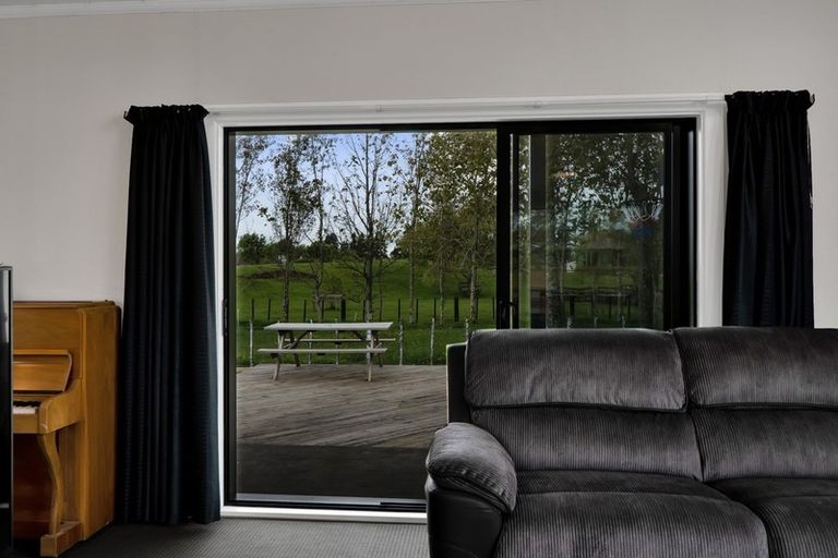 Photo of property in 10 Karaka Street, Inglewood, 4330