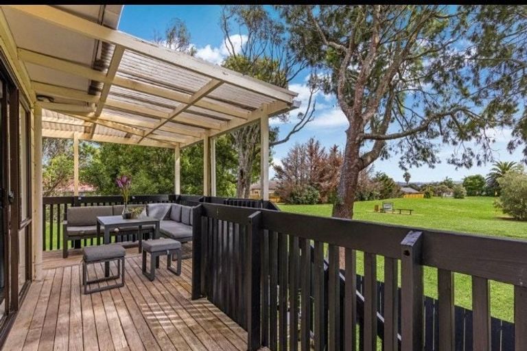 Photo of property in 2/187 Carnoustie Drive, Wattle Downs, Auckland, 2103