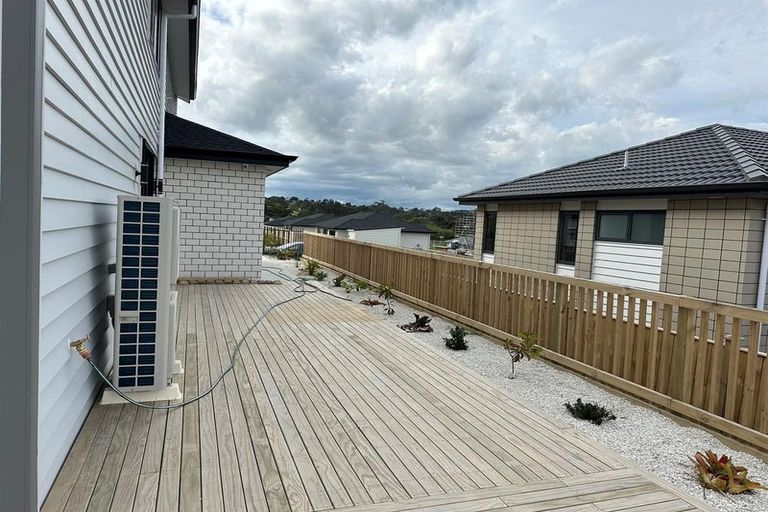 Photo of property in 13 Lumber Rise, Swanson, Auckland, 0614