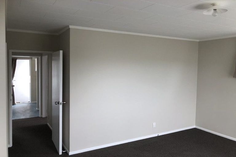 Photo of property in 2/47 Edgecombe Street, Newlands, Wellington, 6037