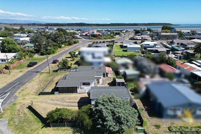 Photo of property in 90 Seabury Avenue, Foxton Beach, Foxton, 4815