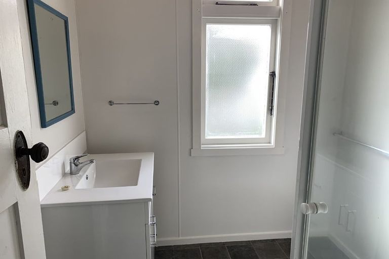 Photo of property in 35 Knowles Street, Terrace End, Palmerston North, 4410