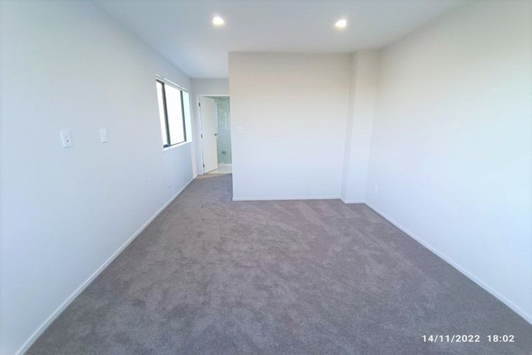 Photo of property in 49a Prince Regent Drive, Half Moon Bay, Auckland, 2012