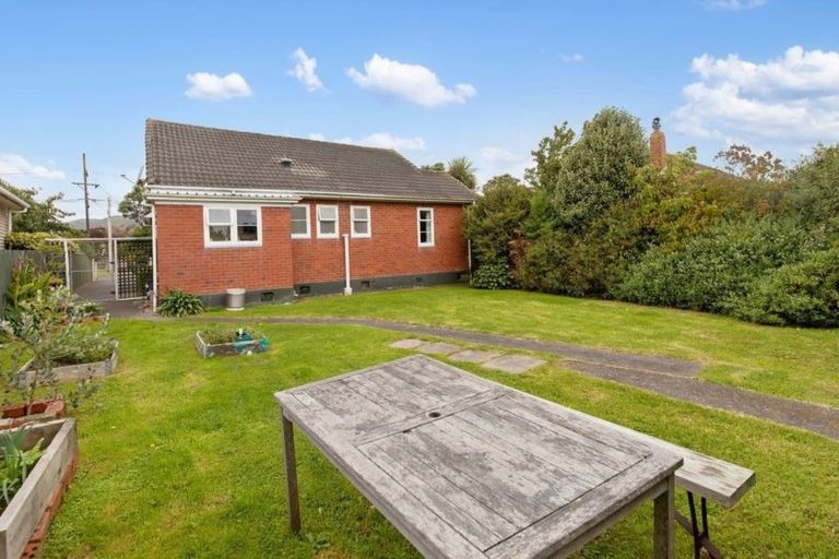 Photo of property in 25 Pirie Crescent, Moera, Lower Hutt, 5010