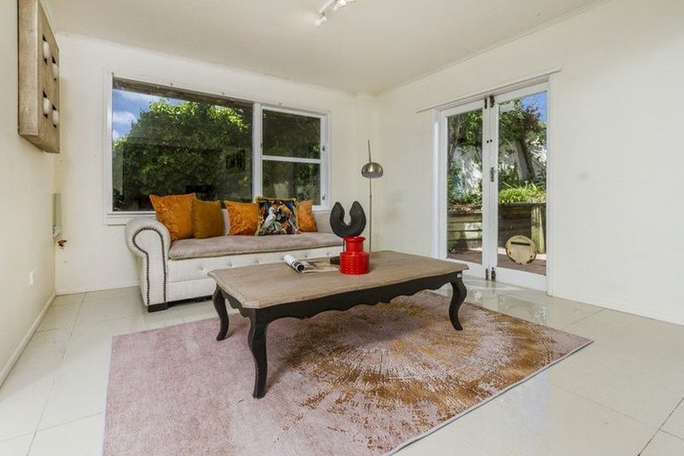 Photo of property in 70 Chivalry Road, Glenfield, Auckland, 0629
