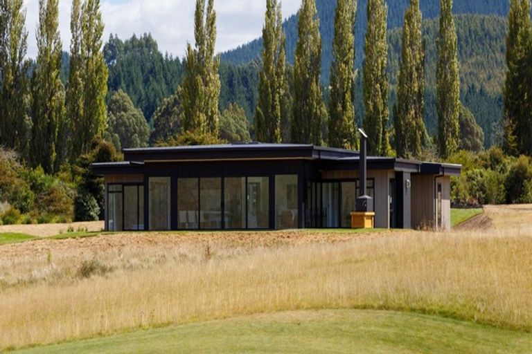 Photo of property in 12 The Fairways, Kinloch, Taupo, 3377