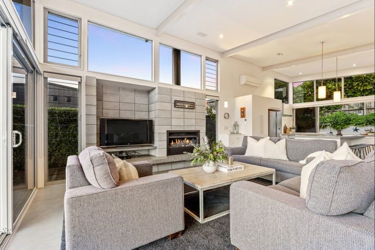 Photo of property in 16 North West Anchorage, Omaha, 0986