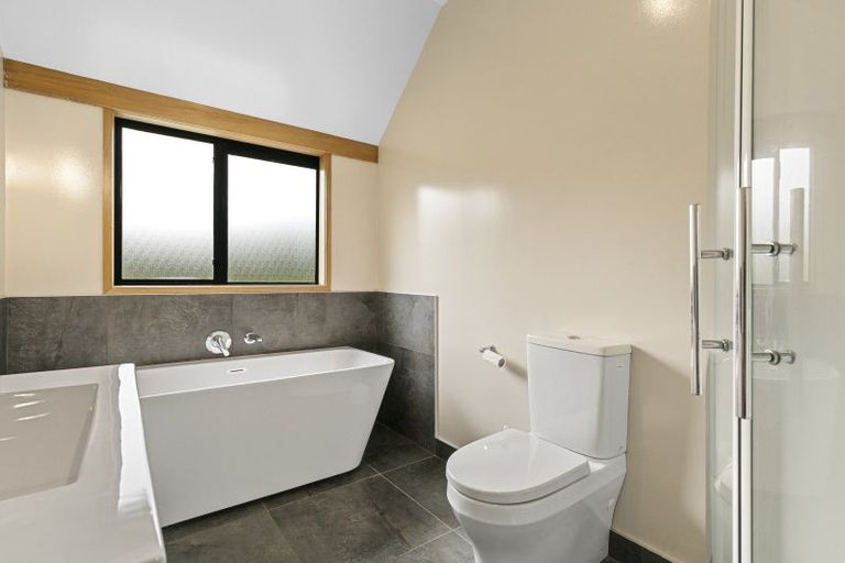 Photo of property in 12 Amesbury Drive, Churton Park, Wellington, 6037