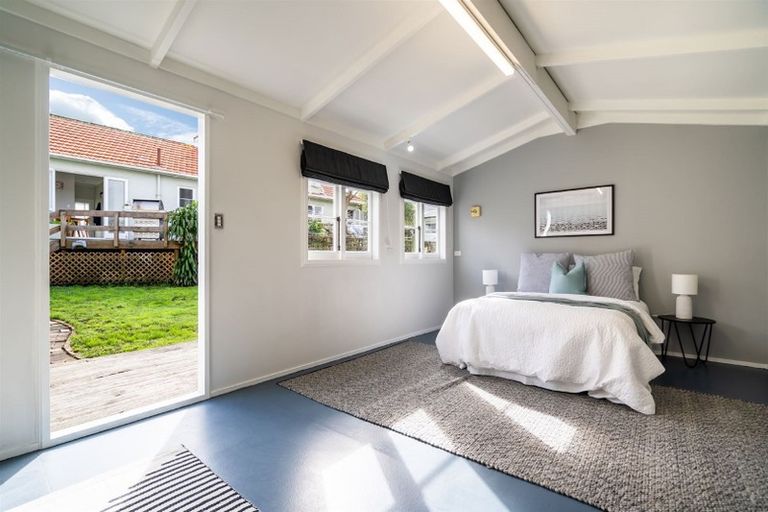 Photo of property in 65 Old Lake Road, Narrow Neck, Auckland, 0624