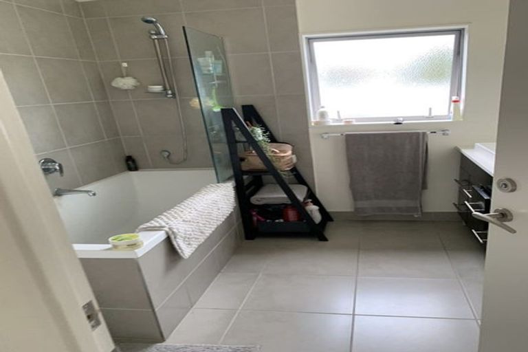 Photo of property in 121a Bruce Road, Glenfield, Auckland, 0629