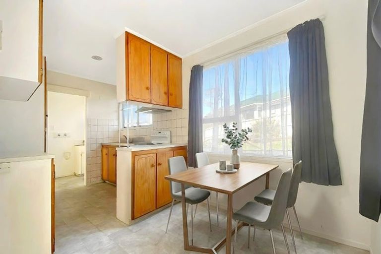 Photo of property in 12 Claverdon Drive, Massey, Auckland, 0614
