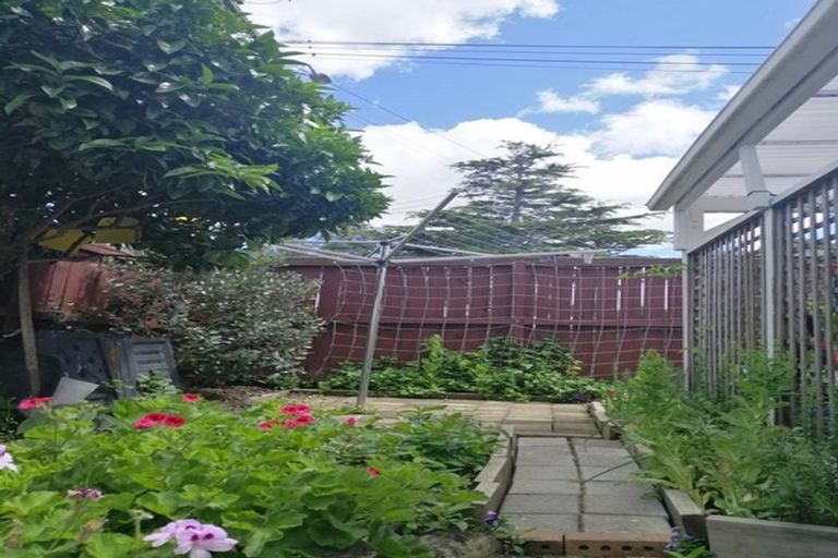 Photo of property in 1/52 Arran Road, Browns Bay, Auckland, 0630