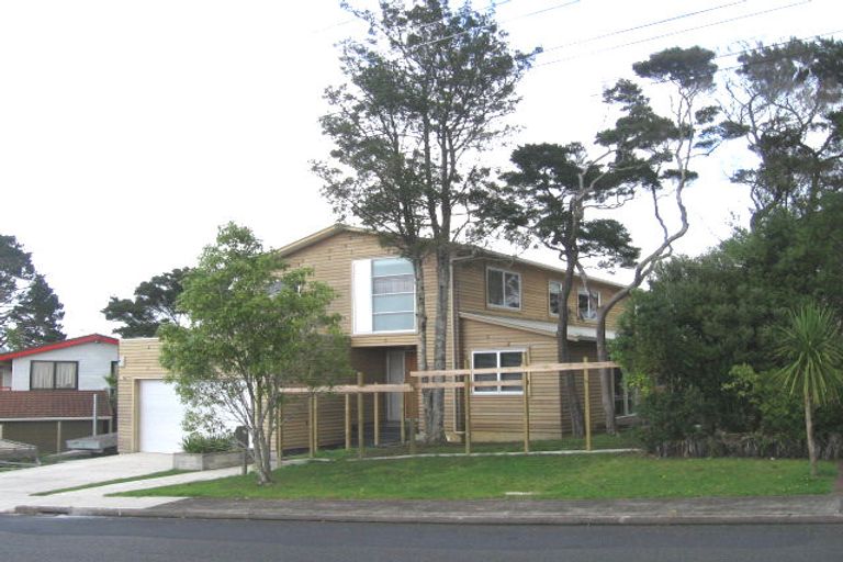 Photo of property in 49 Colonial Road, Chatswood, Auckland, 0626
