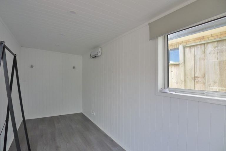 Photo of property in 4 Iwinuku Crescent, Wattle Downs, Auckland, 2103