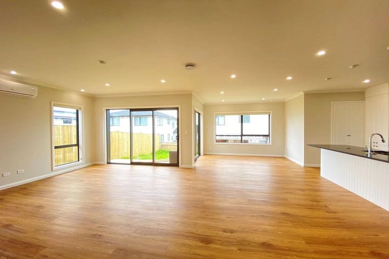 Photo of property in 15 Craigs Way, Hobsonville, Auckland, 0616