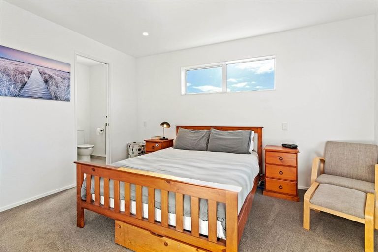 Photo of property in 3 Joseph Kokich Avenue, Swanson, Auckland, 0614